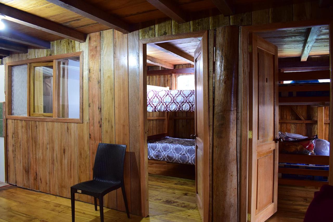 Hostal Los Farolitos Mindo Ngoại thất bức ảnh